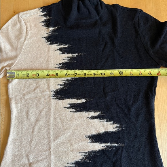 ESCADA Short Sleeve Knit Top in Black & Beige with Gold Threads Size 36/S *EUC* - Picture 8 of 10